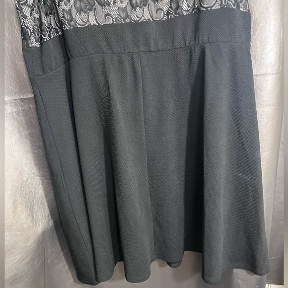 Love Squared Women’s Black and Lace dress size 3X New w/o tags - Picture 6 of 7